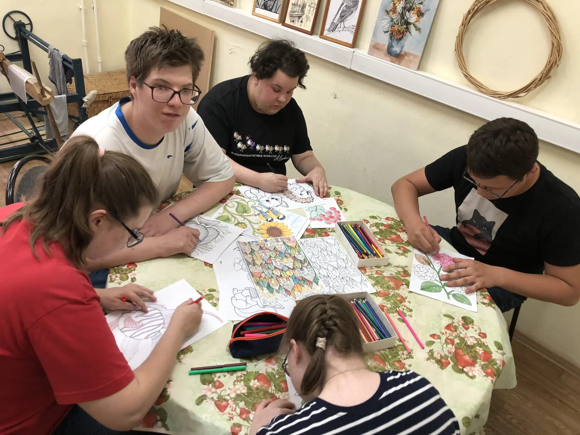 Творческие занятия в Ивановском комплексном центре