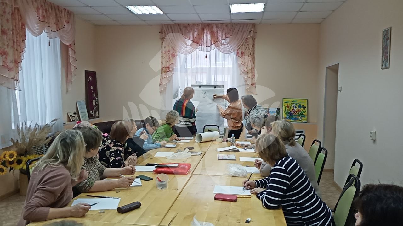 Занятие в студии рисования. Портрет