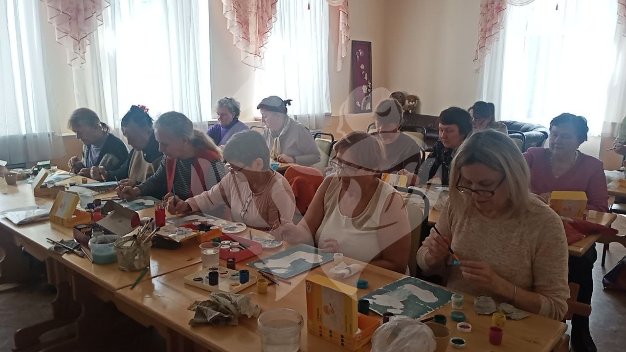В студии рисования 28.04 прошел урок на тему «Натюрморт из двух предметов».