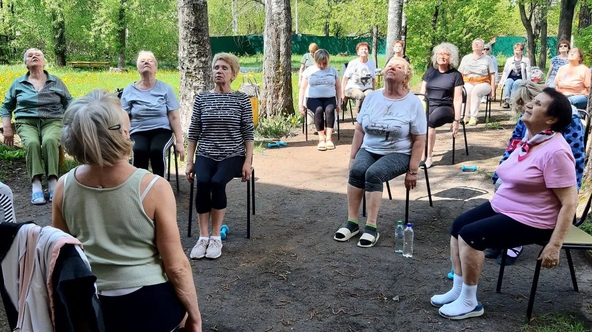Школа долголетия. Занятия спортом – суставная и дыхательная гимнастики